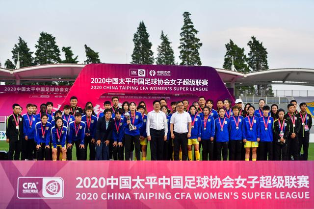 低迷红魔与蓝军的教练较量：卡里克与阿隆索的危机之战